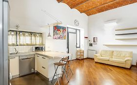 Florence Statuto Apartment With Small Courtyard
